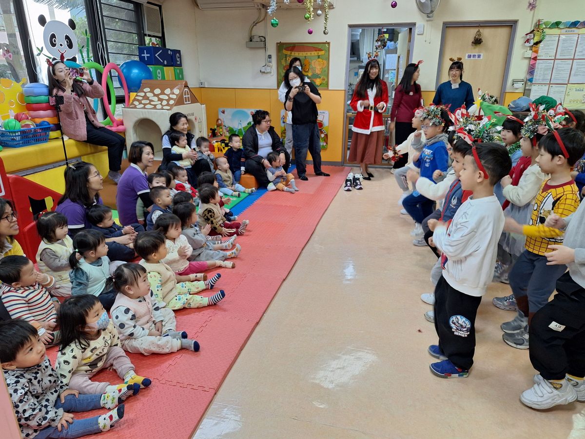 12月 幼兒園到訪報佳音